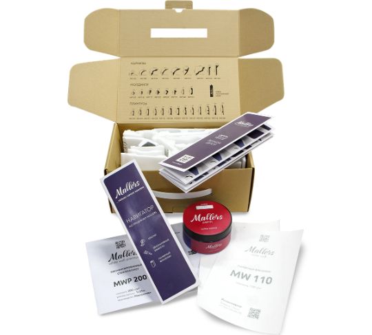 Чемодан дизайнера Mallers с образцами лепнины, красок и малярного флизелина